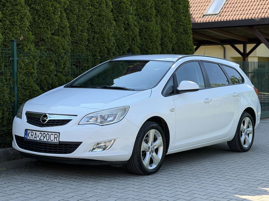 Opel Astra J  combi