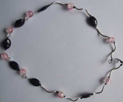 naszyjnik czarno- różowy