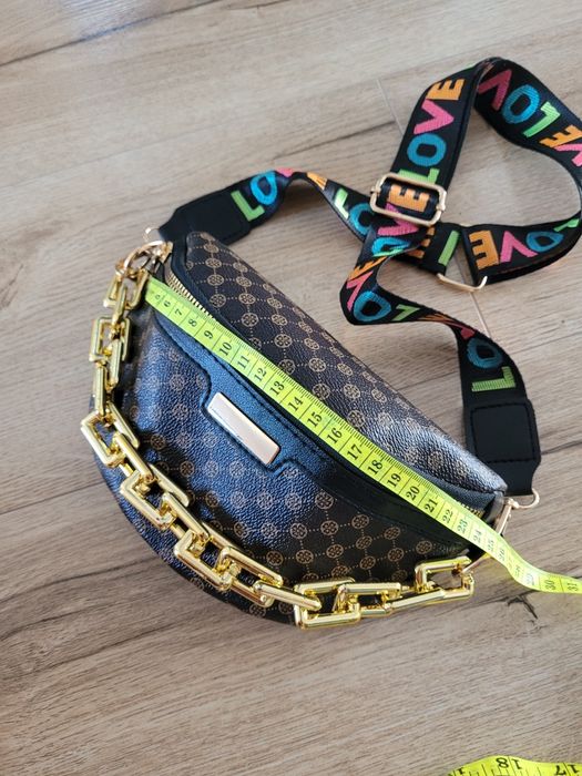 Saszetka nerka na biodro brązowa wzorek z łańcuchem gruby pasek