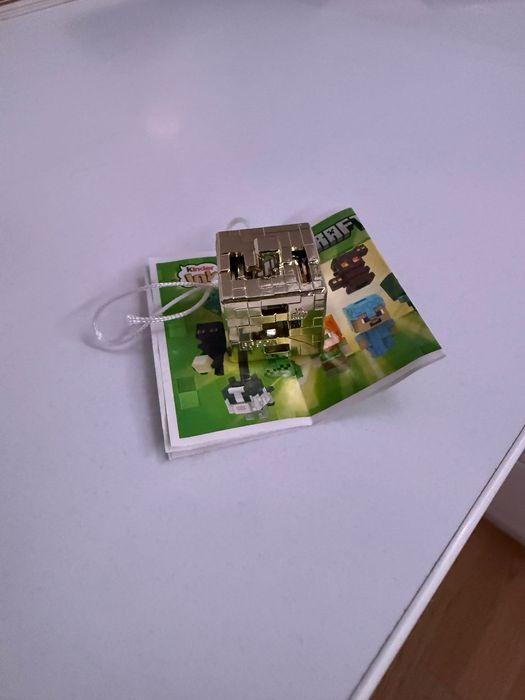 фігурка kinder joy minecraft магмокуб/золотий куб