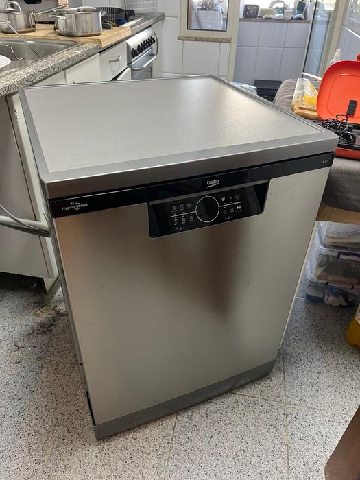Máquina de Lavar Louça Beko - Como Nova