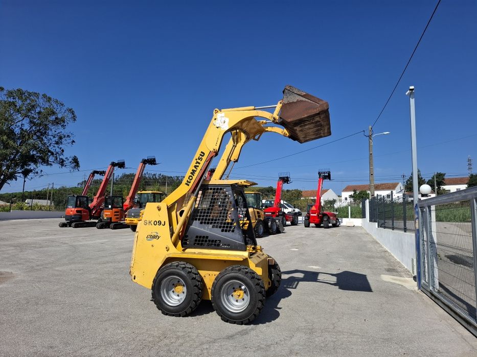 Mini carregadora Komatsu SK09J