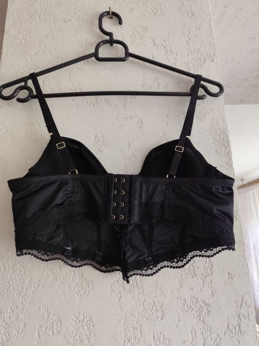 Gorset z koronką na regulowane ramiączka rozm 70B.