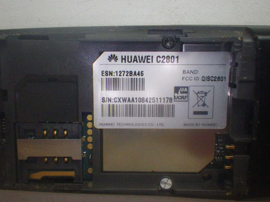 Телефоны Huawei C2801 в компл. с зарядными устройствами.