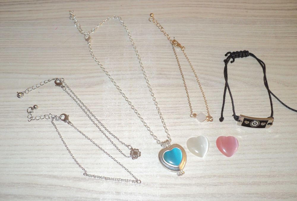 Zestaw biżuterii, bransoletki i naszyjnik