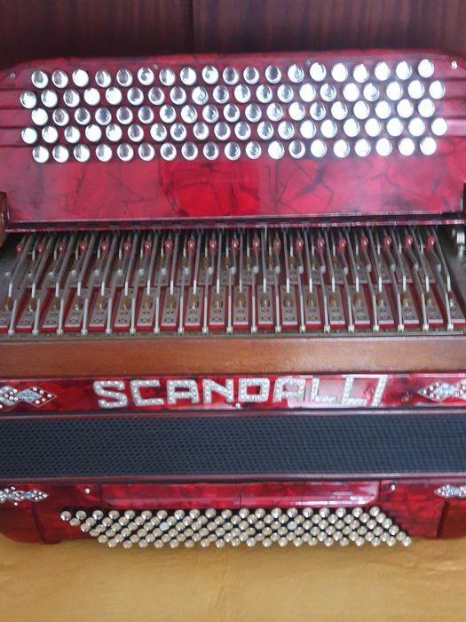 Vendo Acordeao Scandalli 4. Voz como novo