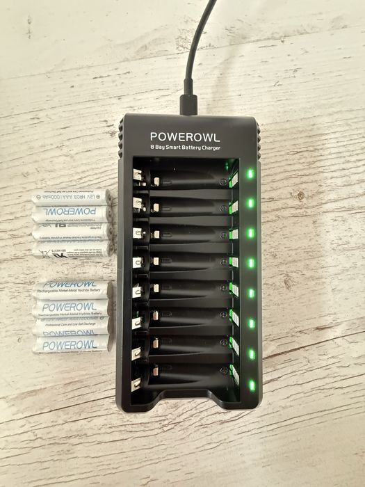 Зарядний пристрій Powerowl + 8 акумуляторів AAA по 1000mah
