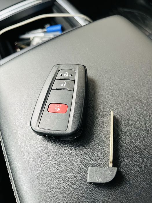 Ключ Toyota prius USA 2017 готовый к привязке 1551A-14FBC