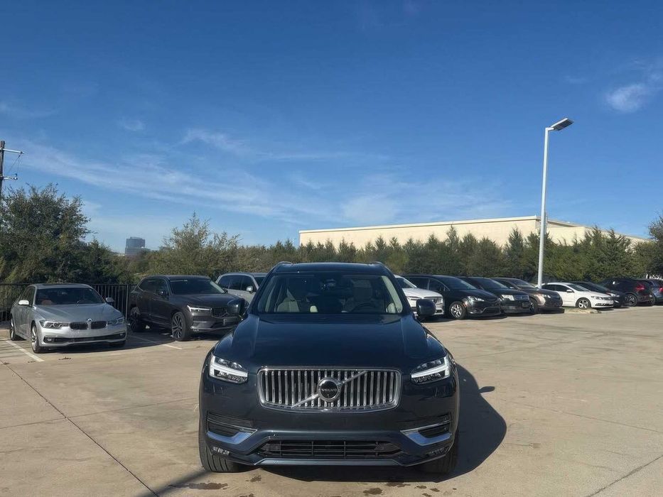 Volvo XC90 B6 Plus Bright Theme 7-Passenger      2023