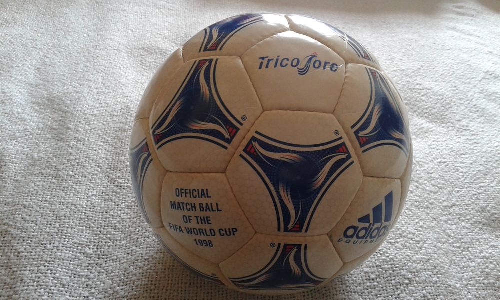 Bolas novas a estrear, Oficiais FIFA, adidas: Mundiais: 1994 USA; 1998 França; 2002 Coreia Sul/Japão; 2006 Germany. 175€/un.  500€/4 bolas