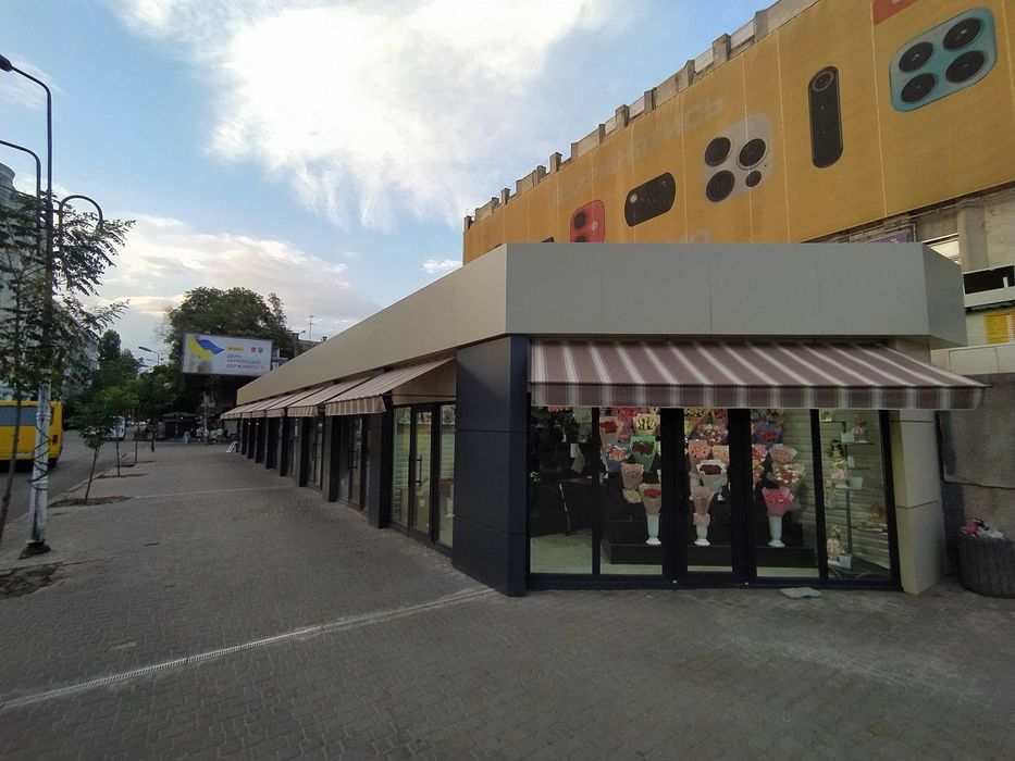 Маркизы для кафе, вывеска с лого, рекламой