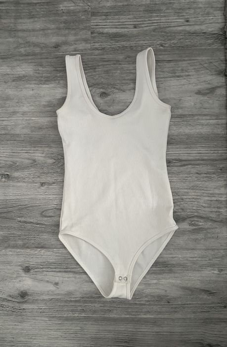 Białe body rozmiar XS