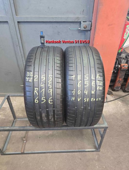 8 Pneus 255/45R19 Hankook  Seminovos  Homologação TESLA