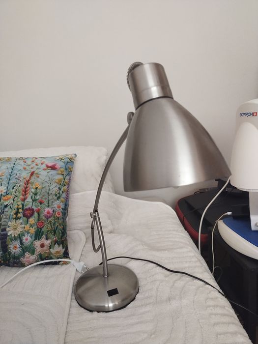 Lampa stojąca na biurko