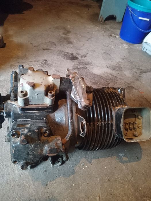 Продам компресор 3 ціліндри 380 w