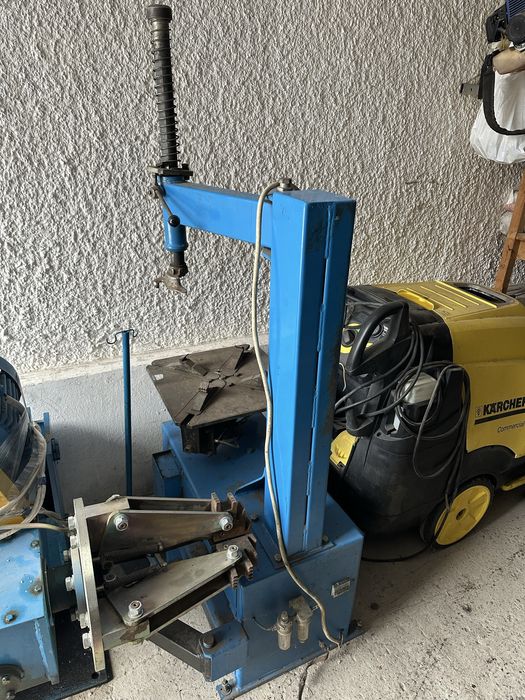 Легковий шиномонтажний станок