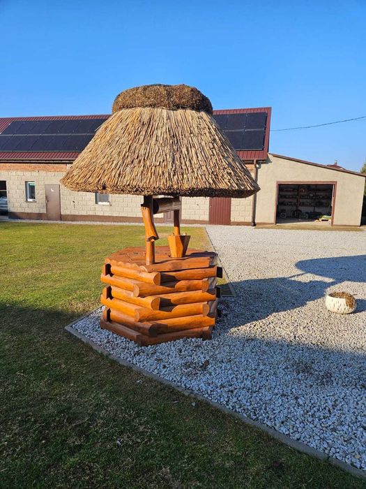 Studnia drewniana z dachem z trzciny, strzechy, z drewna. PRODUCENT!