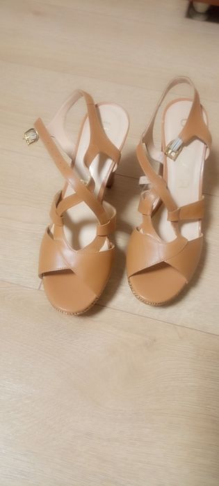 Босоніжки 39 розмір