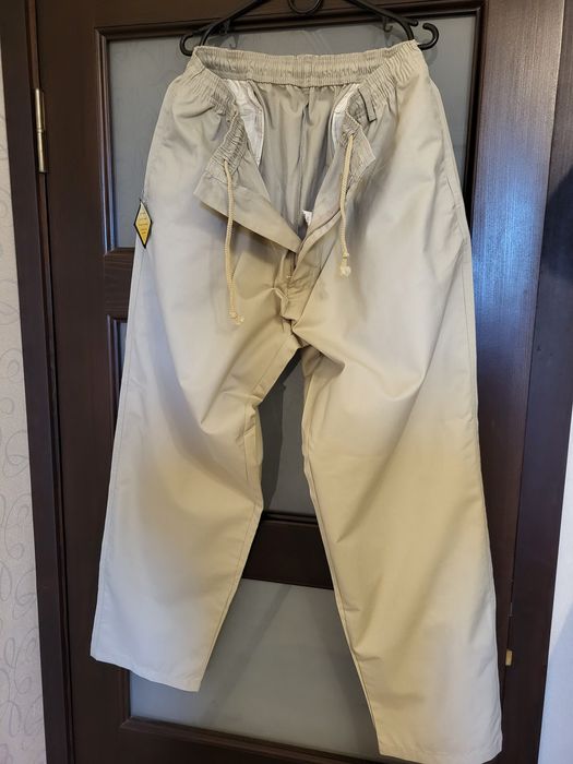 Продам летние джинсовые брюки на резинке в поясе.