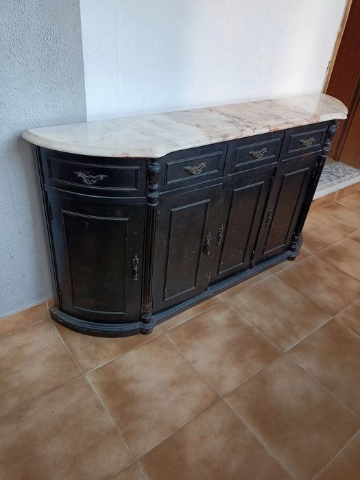 Credência com pedra mármore- 5 portas/3 gavetas