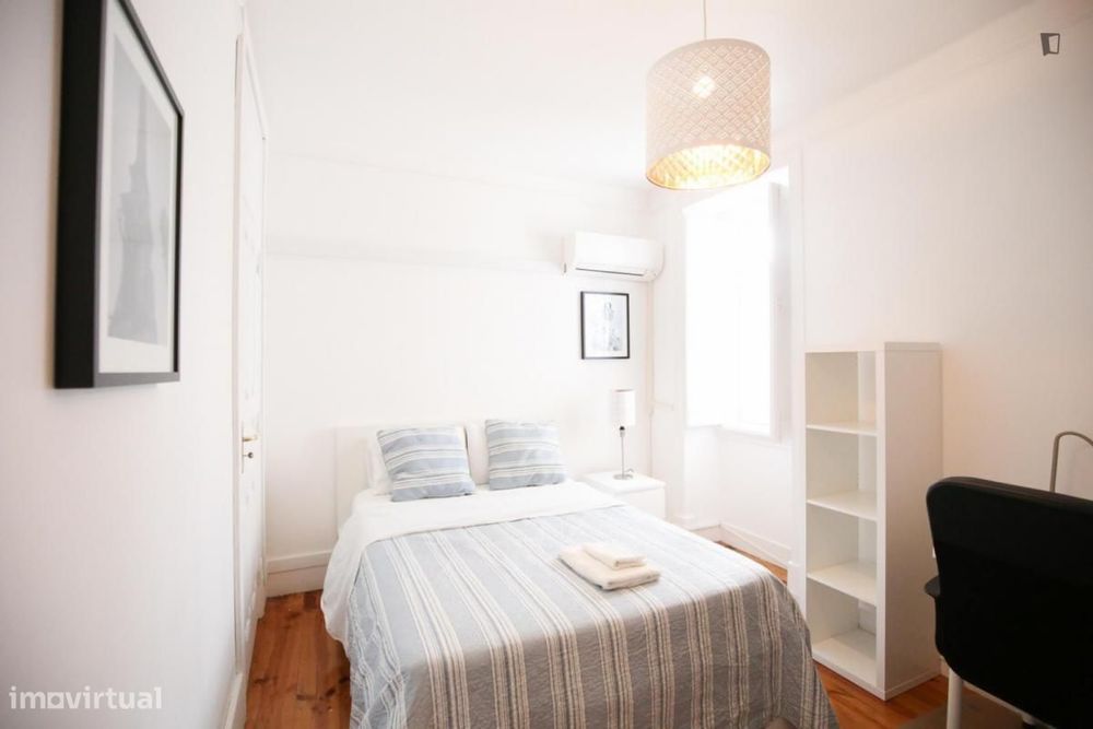 Quarto - localizado em Arroios Lisbon