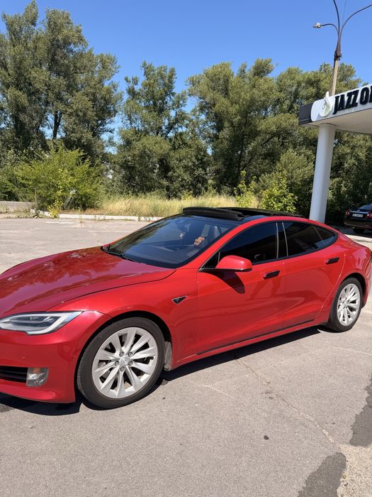 Tesla Model S 90D 2016