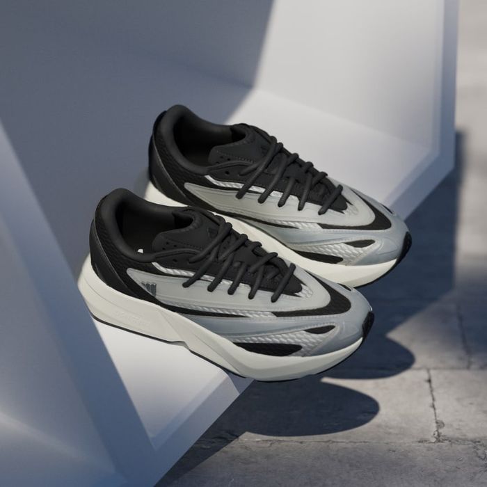 Кроссовки женские adidas LIGHTBLAZE  39,5 размер