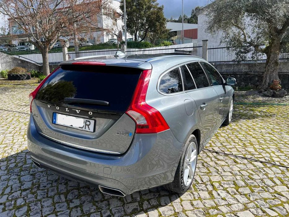 Volvo V60 D5 AWD PHEV c/ muitos extras e revisão completa