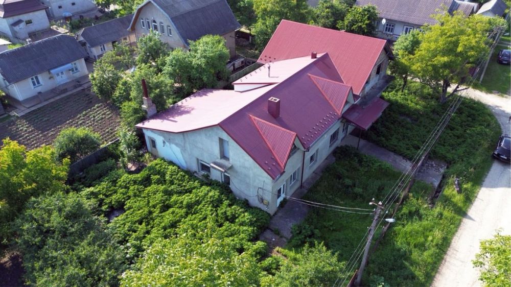 Комерційне приміщення і незавершений житловий будинок