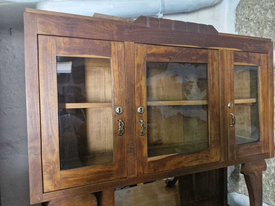 Cristaleira antiga para restauro