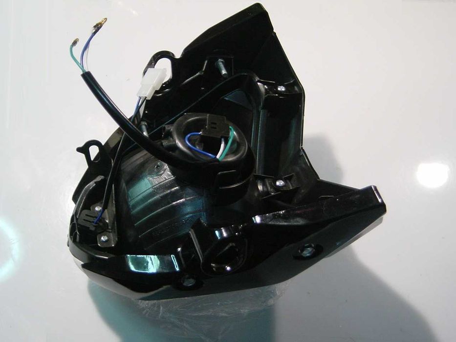 Farol para mota com mínimos, médios e máximos