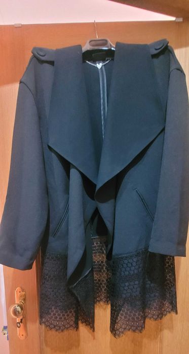 casaco preto tecido fino com renda