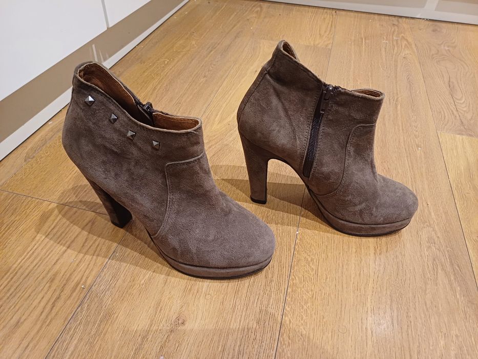 Botins camurça beje Stella