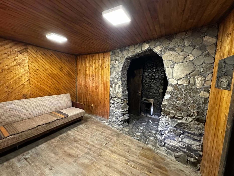 Продається сауна з жилим будинком в смт. Дубове