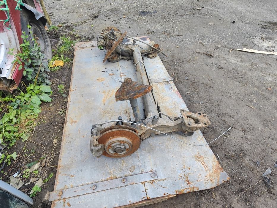 Продам задню балку Сітроен берлінго В9 кузов .