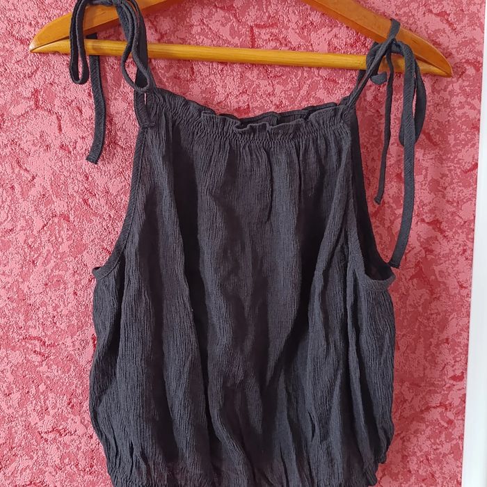 Топ чорний короткий H&M