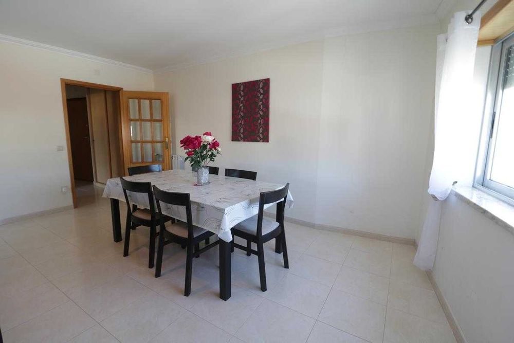 Apartamento T2 para férias a 500 metros da Baía com lugar garagem