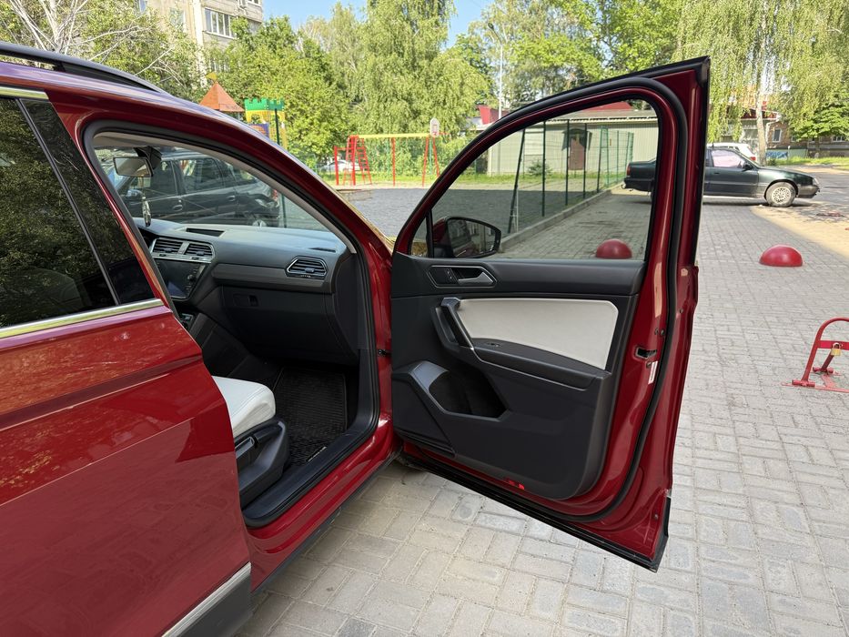 Volkswagen Tiguan Allspace R-Line 2.0 бензин 2018 року