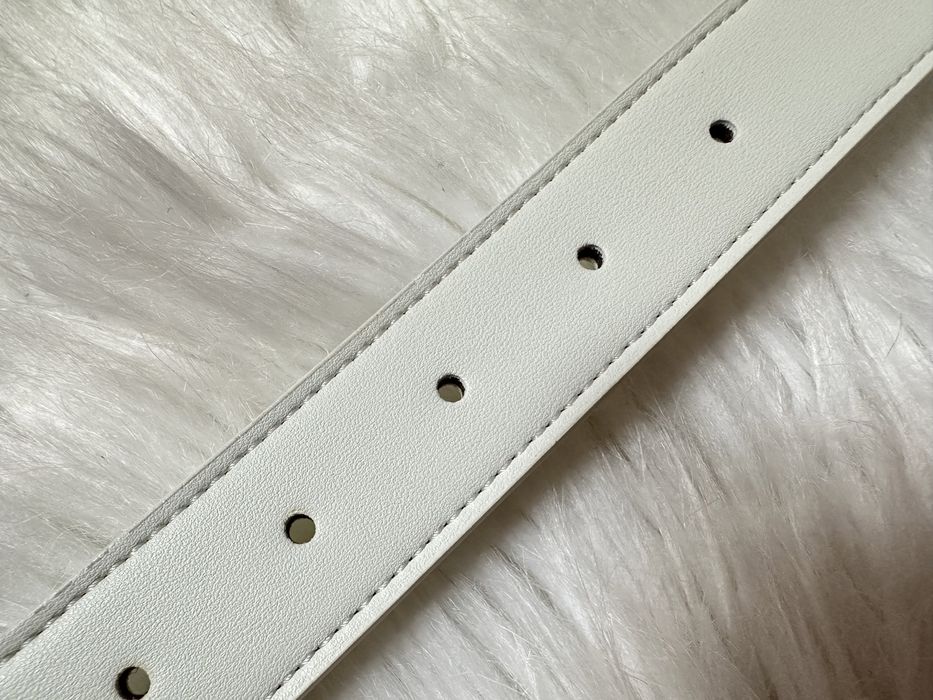 Cinto Branco com fivela e letras em dourado (120cm)