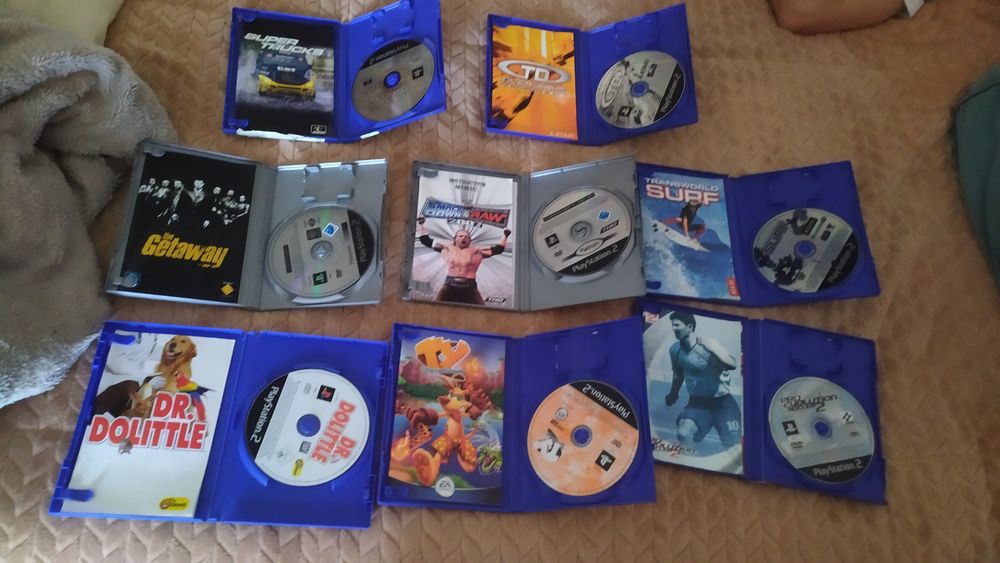 Vendo á unidade 8  jogos para a PS2