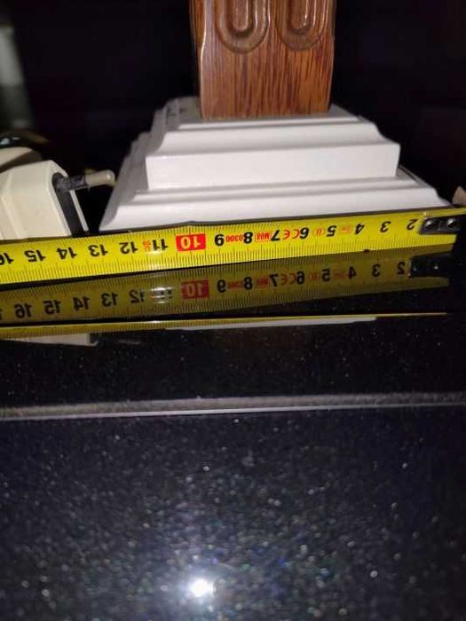 3 Candeeiros de mesinha, em madeira lacada e envernizada