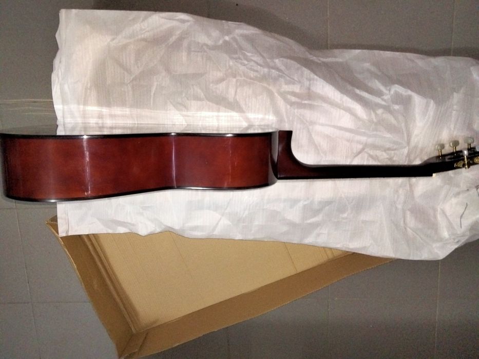 Guitarra clássica nova