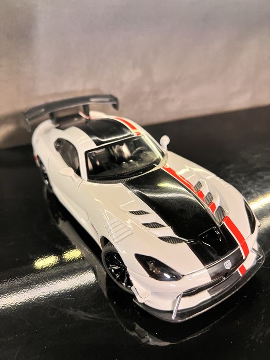 Модель у стилі Dodge Viper ACR