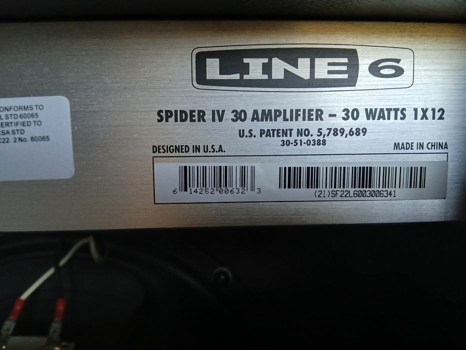 Guitarra PRS SE Custom+ amplificador Line 6  30 Watts