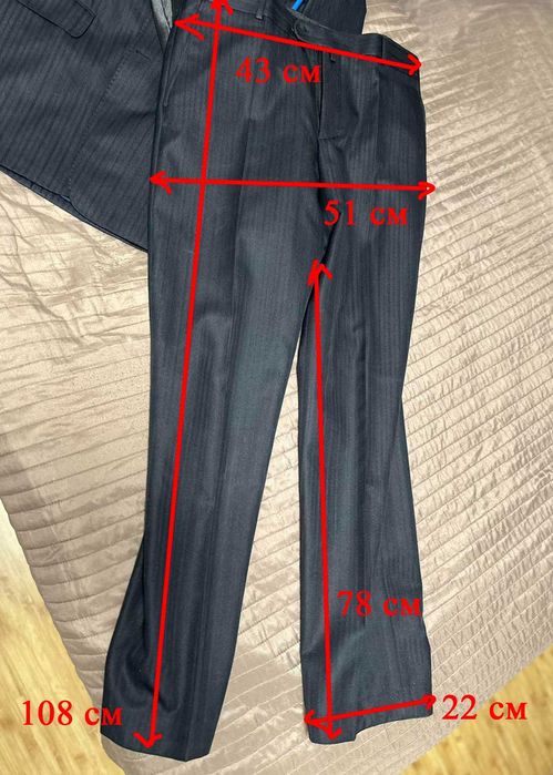 красивый мужской черный костюм классический