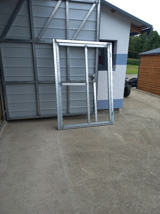 Brama garażowa do muru dwuskrzydłowa