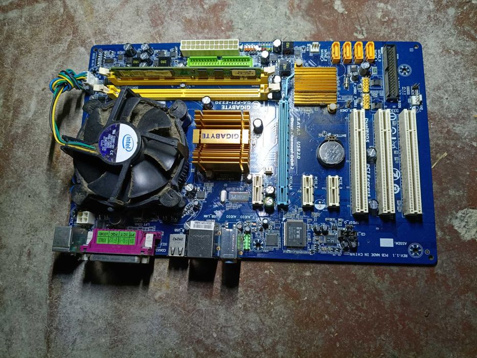 Podzespoły komputera, różne.