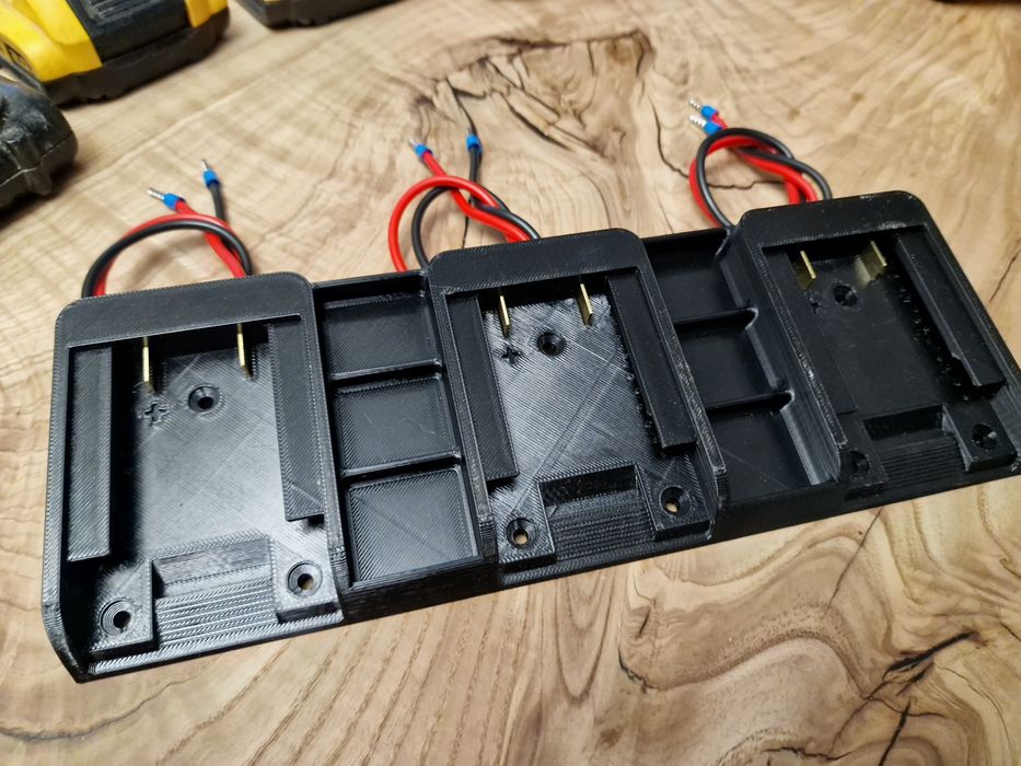 Adapter Dewalt na 3 akumulatory