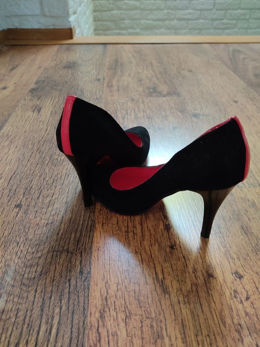 Czarne klasyczne szpilki r. 35