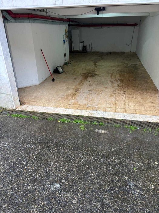 Arrendo Garagem , 2 Viaturas + 3 Motas Agualva